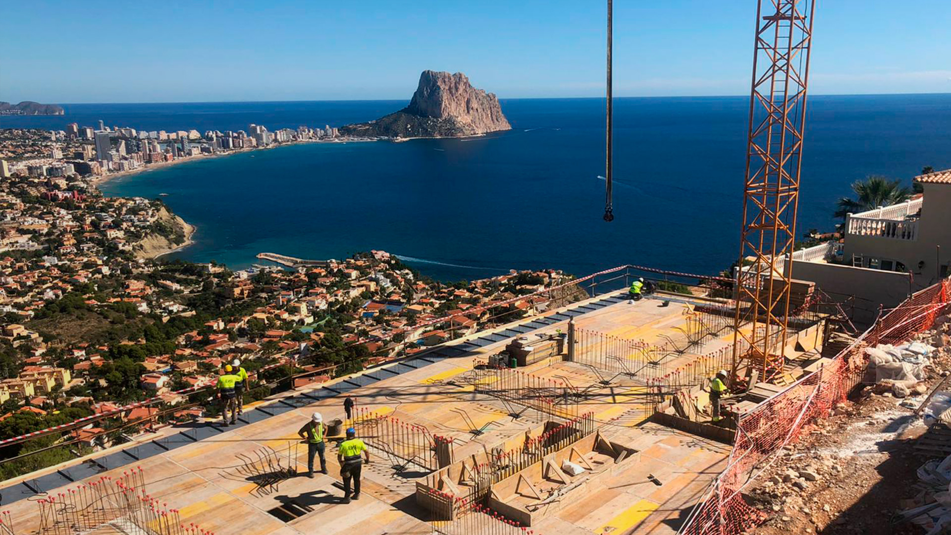 Vivienda unifamiliar en Calpe, Casa espejo de agua, ENE Construcción, constructora en España, Fran Silvestre Arquitectos