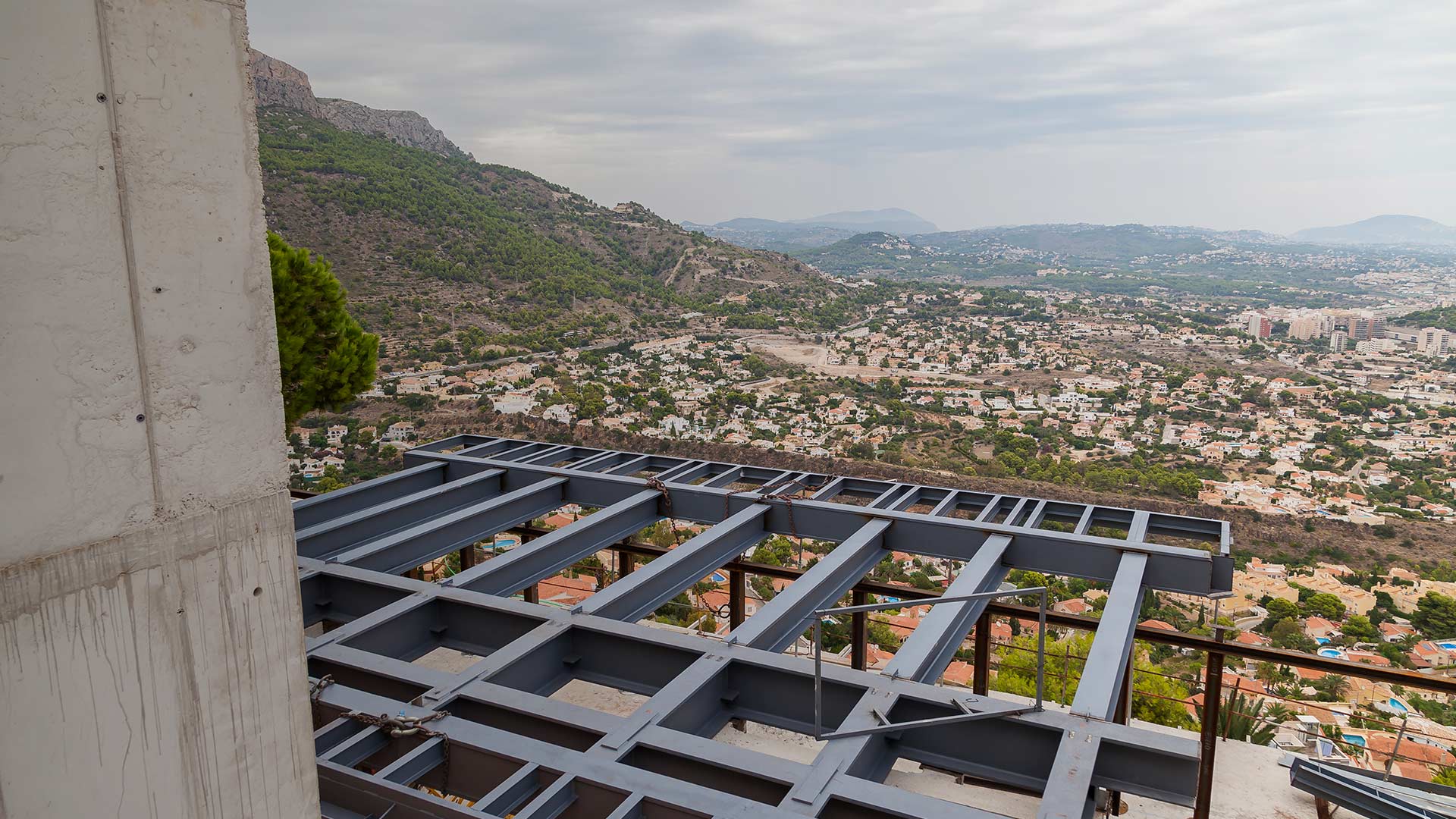 Vivienda unifamiliar en Calpe, Casa espejo de agua, ENE Construcción, constructora en España, Fran Silvestre Arquitectos