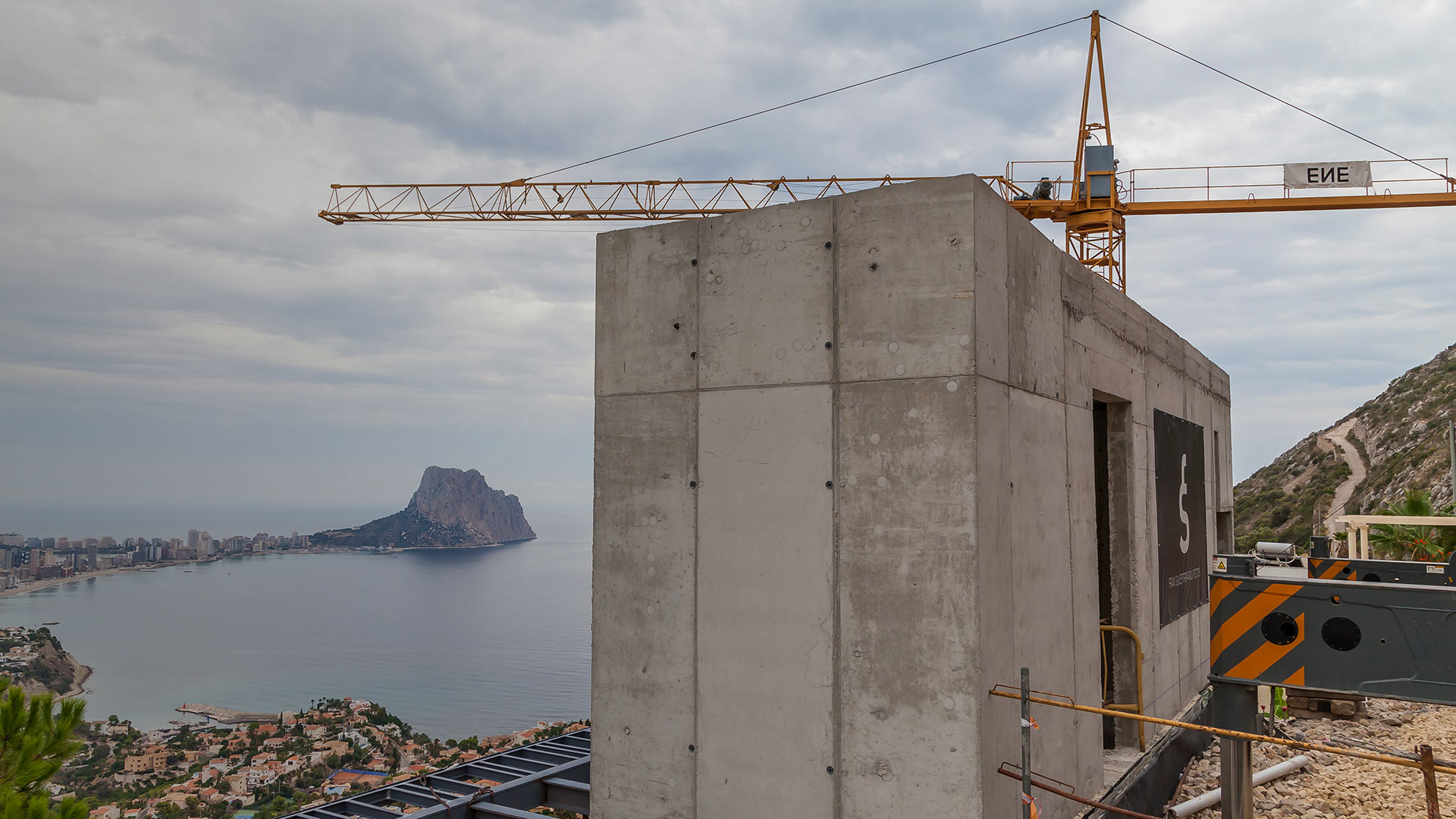 Vivienda unifamiliar en Calpe, Casa espejo de agua, ENE Construcción, constructora en España, Fran Silvestre Arquitectos